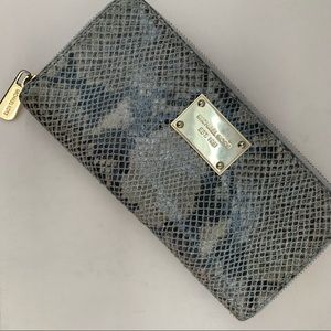 MICHAEL KORS WALLET SNAKESKIN Zipped design